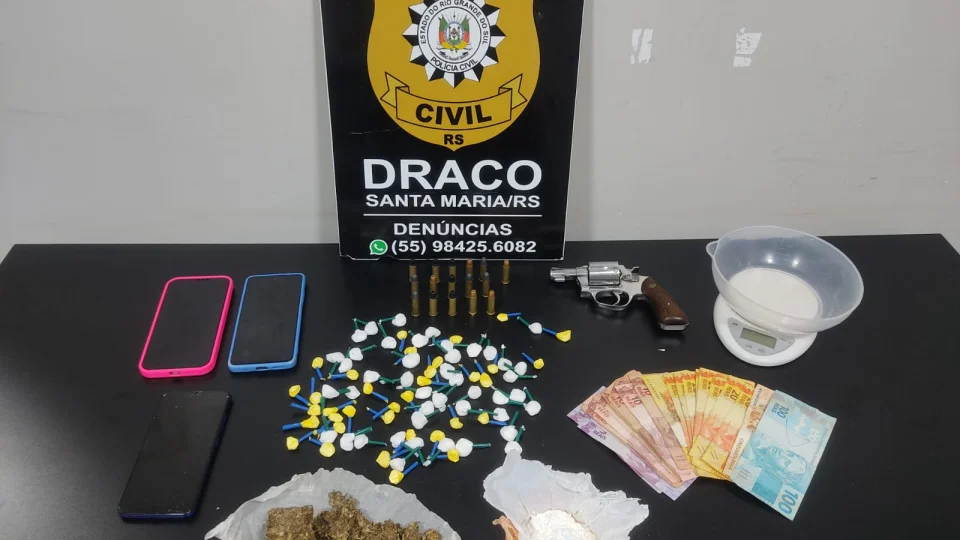 Jovem com antecedentes por homicídio é preso com arma e drogas em Santa Maria