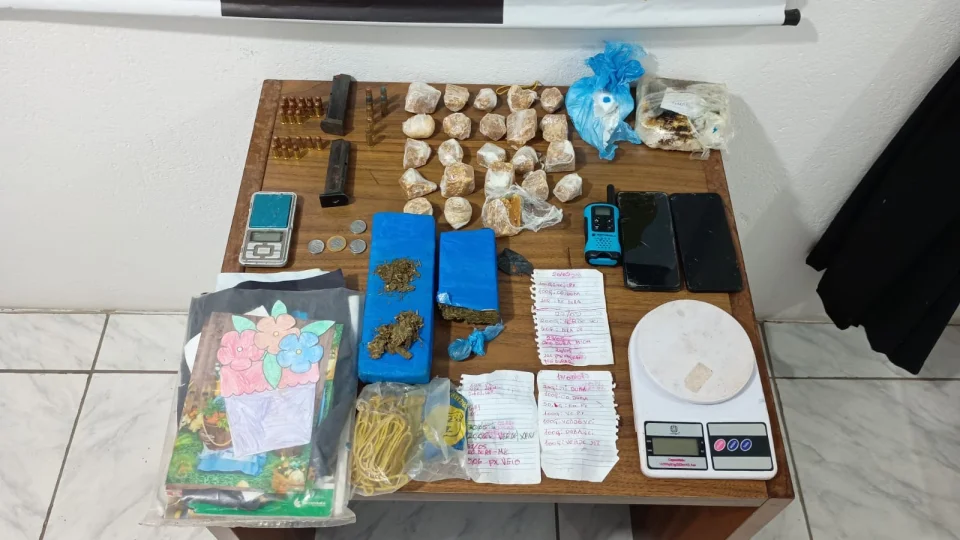 Polícia Civil de São Sepé prende três pessoas e apreende mais de 2,4 kg de drogas durante operação