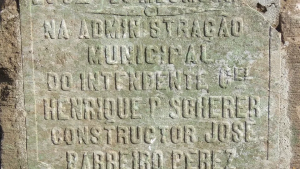 Placa histórica da primeira ponte sobre o Ibicuí-Mirim é resgatada em Dilermando de Aguiar