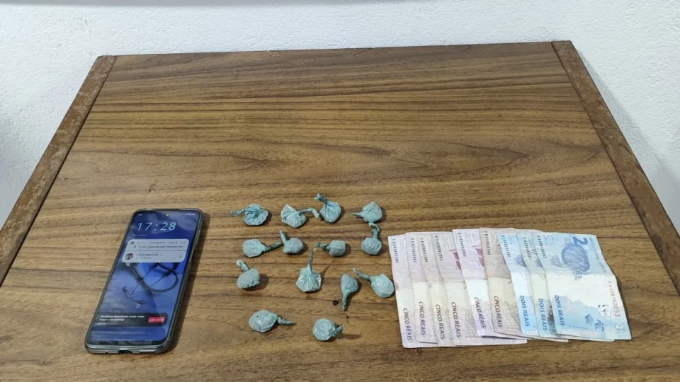 Jovem é preso por tráfico de drogas no Bairro Londero, em São Sepé
