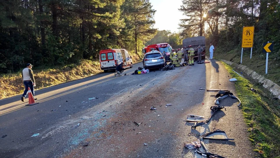 Mulher morre em acidente entre carro e caminhão na BR-287, em Jaguari