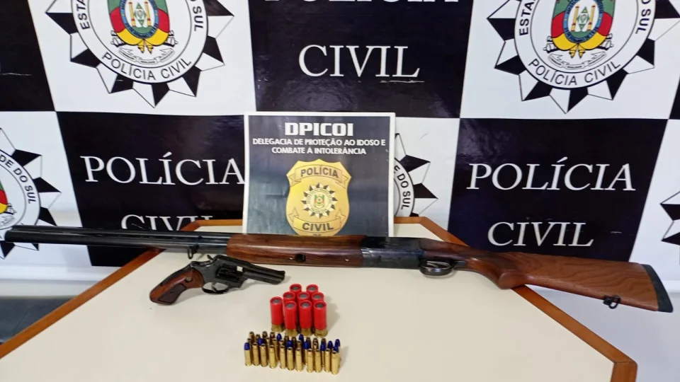 Polícia Civil apreende armas em investigação de ameaça contra idoso em Santa Maria