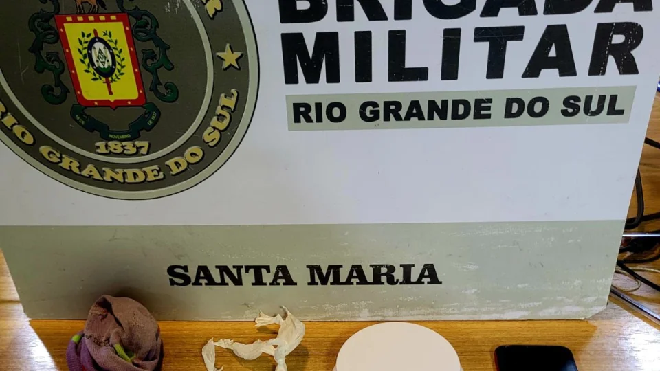 Homem é preso por tráfico de drogas durante ocorrência de violência doméstica em Santa Maria