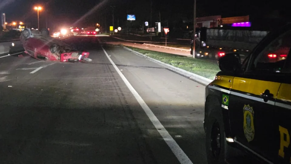 Motorista fica ferido após capotamento na BR-158, em Santa Maria