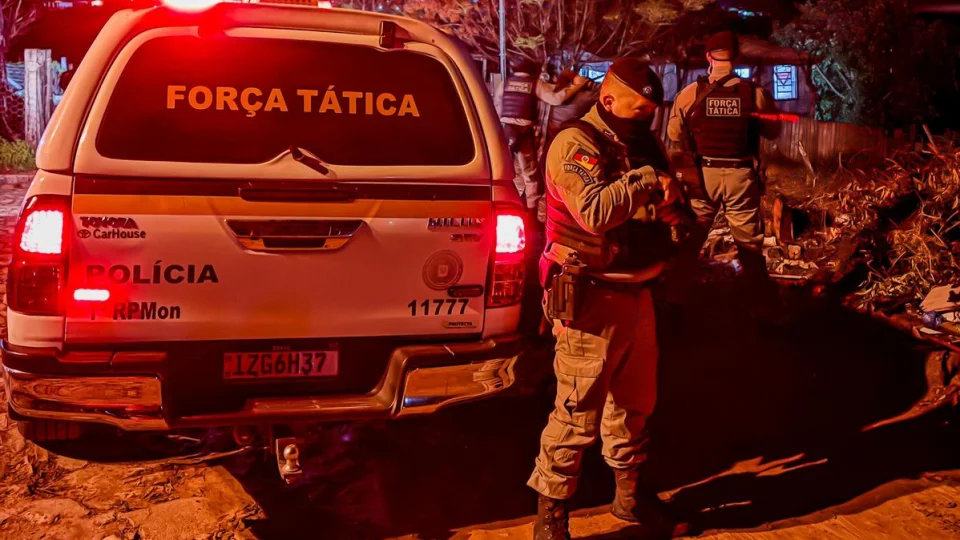 Dois homens com mandado de prisão são capturados pela Força Tática em Santa Maria