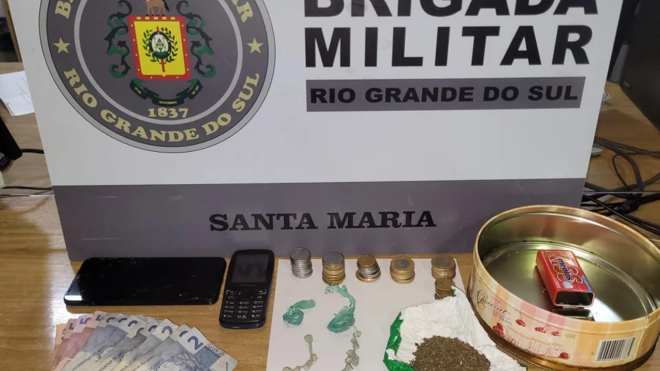 Jovem é presa por tráfico de drogas em Santa Maria