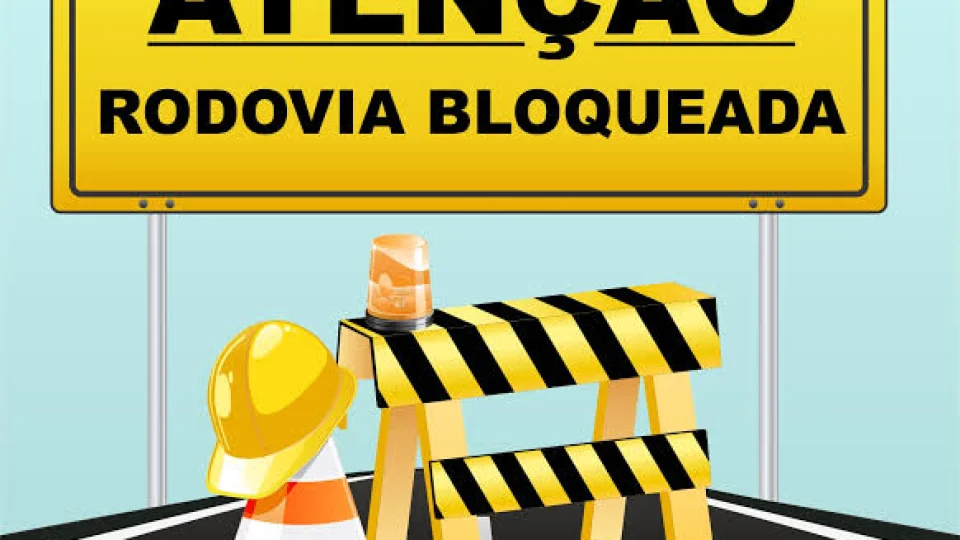 BR-392 é bloqueada em Várzea do Arroio Arenal por acúmulo de água sobre a pista