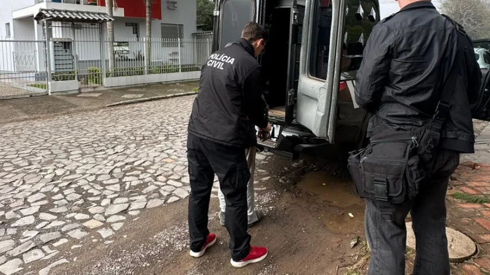 Homem é preso por crime de pornografia infantil em Santa Maria